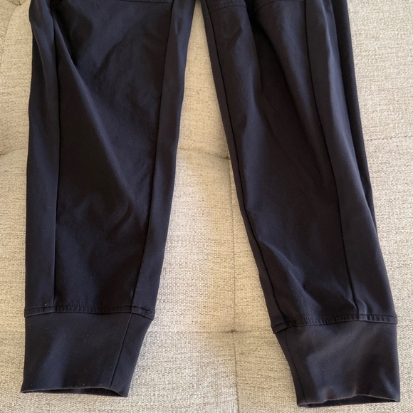 Athleta Headlands Hybrid Trek Jogger with Drawstring size 4 Black. - Picture 3 of 4